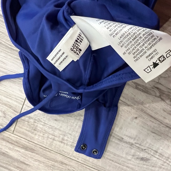 Navy body Calvin Klein 😇 - Picture 3 of 7